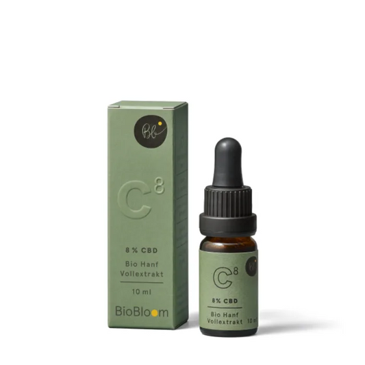 BioBloom Bio CBD Öl 8% Hanf-Vollextrakt, 10-ml-Glasflasche mit Pipette und grüner Faltschachtel