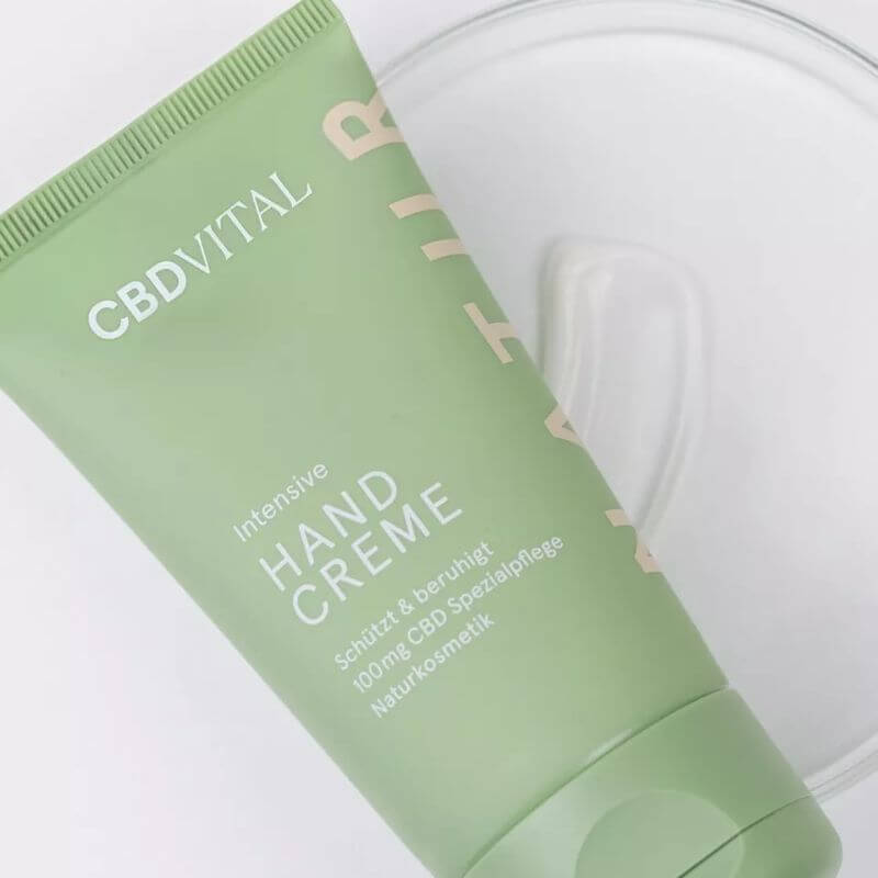 CBD Vital Hand Creme liegend mit Creme