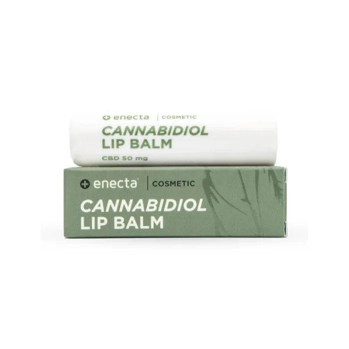 Enecta Cannabidiol Lip Balm mit 50 mg CBD, weißer Stift liegt auf der grünen Faltschachtel